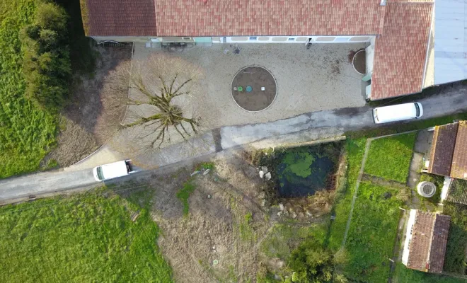 Réalisation d'une cour en gravillons 8/15 beige à Mortagne-sur-Gironde, Meschers-sur-Gironde, ROBERT TRAVAUX PUBLICS